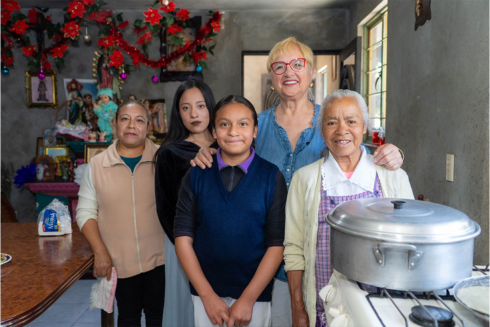 Lidia with Dalia, Norma, their mother, and grandmother