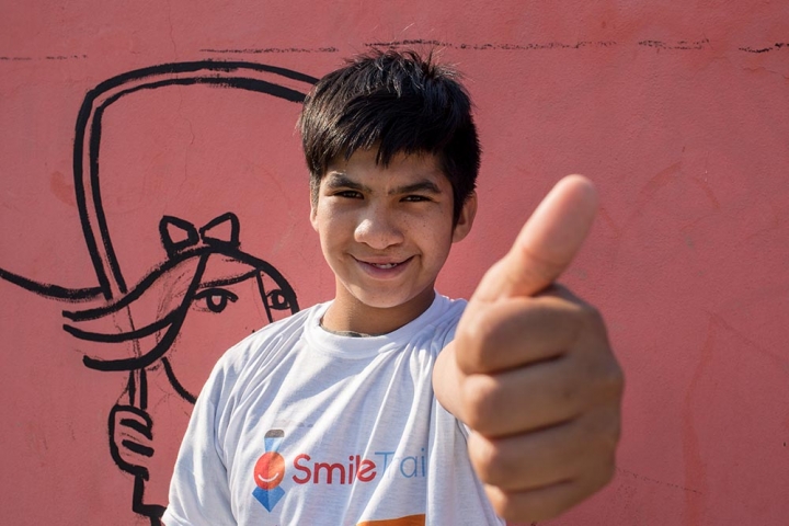 Smile Train cleft patient gives a thumbs up